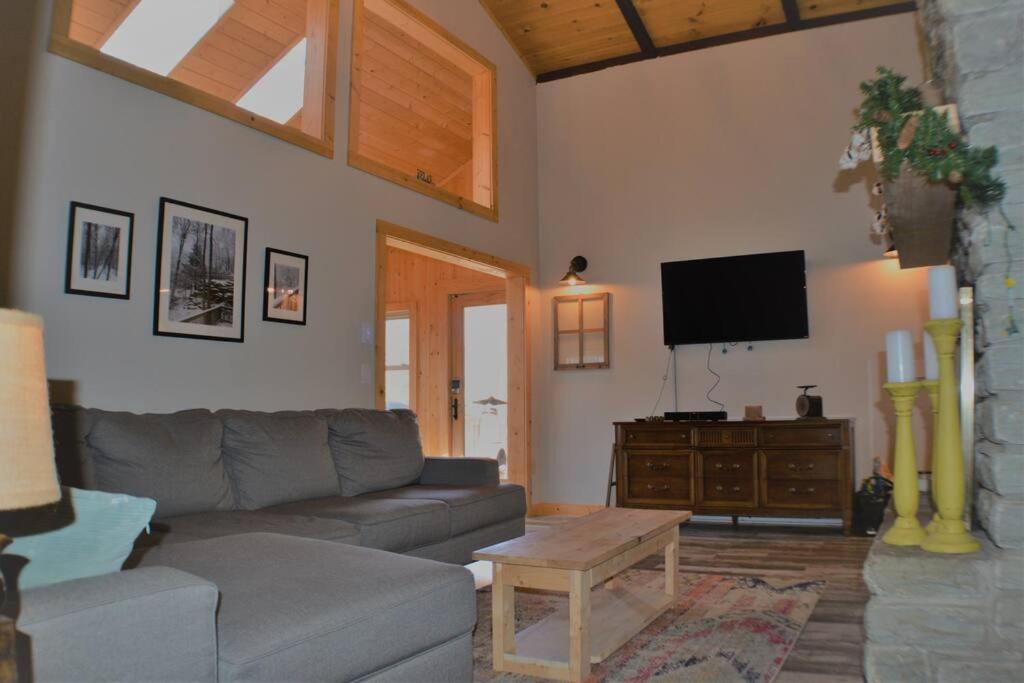 Cozy Cabin With Boosted Wi-Fi Бийч Маунтин Екстериор снимка